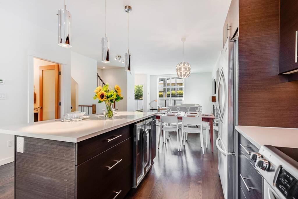 Cedar Hill Sunlit Stay - Bright Spacious & Modern Victoria Exterior foto