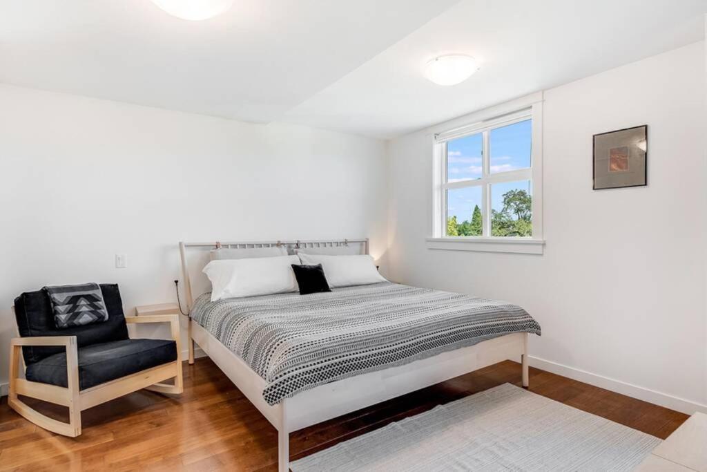Cedar Hill Sunlit Stay - Bright Spacious & Modern Victoria Exterior foto